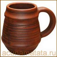 Кружки и сахарницы из глины.