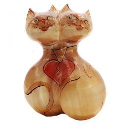 Кошки из селенита с сердечком.