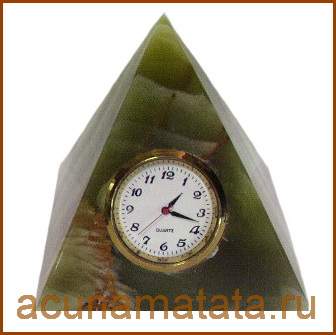 Часы пирамида из оникса купить в Москве.