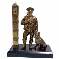Статуэтка из бронзы Пограничник с собакой №2.